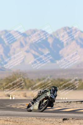 media/Dec-07-2025-CVMA (Sun) [[3e7d2de5dc]]/Race 16-Formula Middleweight/